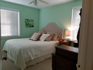 2 bedrooms, iron/ironing board, WiFi, bed sheets