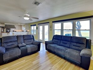 House, 3 Bedrooms | Living area