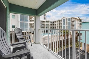 Condo, 2 Bedrooms | Property grounds