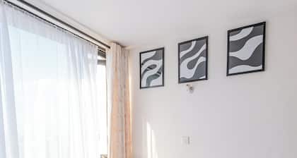 Modern, elegant apartment near JKIA,Nairobi Park perfect for business or leisure