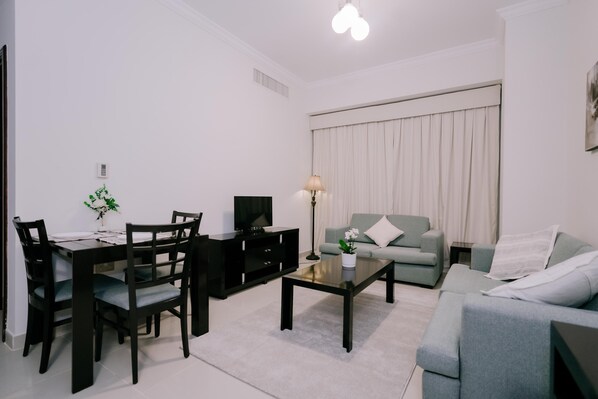 Unclassified image, 1 of 6, button