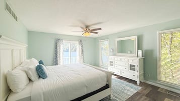 3 Schlafzimmer, Schreibtisch, Bügeleisen/Bügelbrett, Reisekinderbett