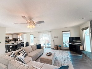 Una Smart TV, una chimenea