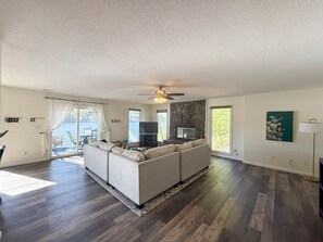 智能电视、壁炉