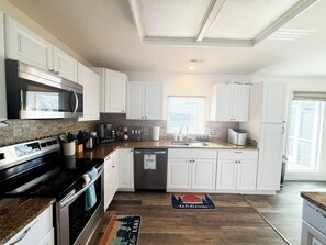 冰箱、微波炉、烤箱、炉灶