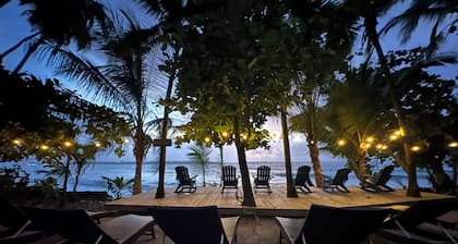 SEA GLASS HOUSE: Waterfront, Caribbean Island Jungle Cabin in Bastimentos w/ AC