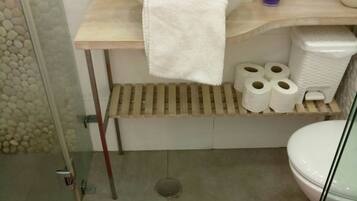 Toallas, jabón, papel higiénico