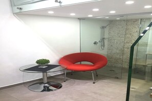 Pyyhkeet, saippua, vessapaperi