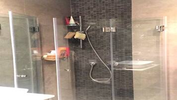 Handdukar, tvÄl och toalettpapper