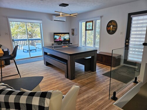 Peaceful escape at the Au Ciel Bleu cottage near Grand Lac Brompton, Eastern Townships.