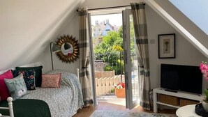 Room - Grove View Studio Apartment. (Cossington)