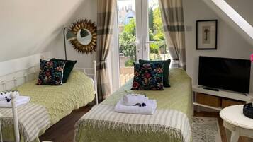 In-room safe, desk, iron/ironing board, travel cot