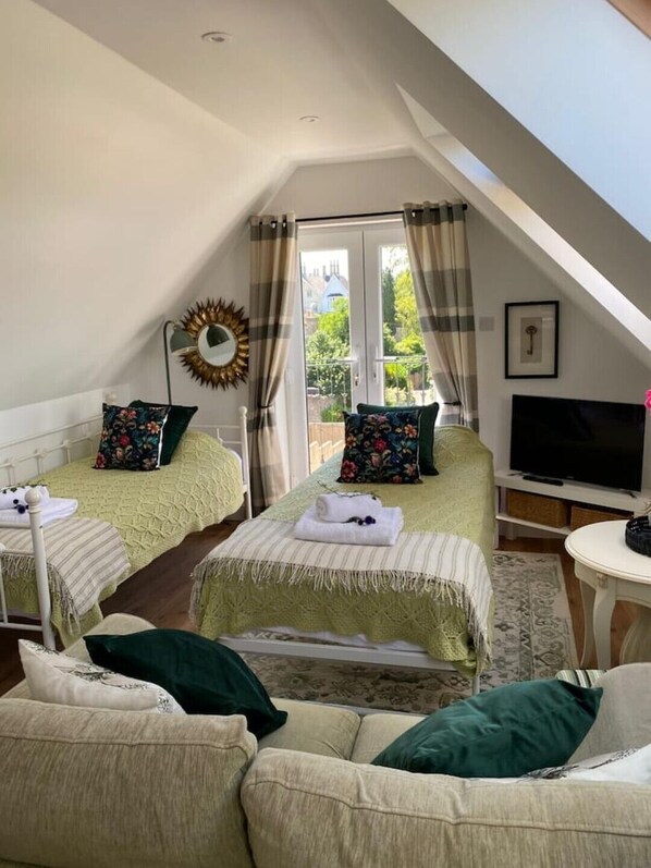 In-room safe, desk, iron/ironing board, travel cot