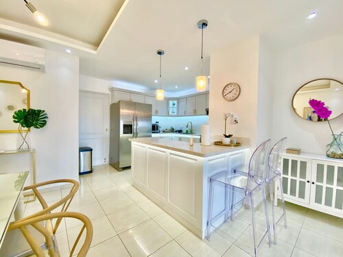 Spacious 3BR Condo, Beautifully Designed, Fully Stocked Kitchen,  Full AC, Fast Wi-Fi