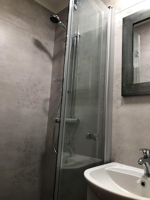 Comfort Villa, Lanai, Garden View | Bathroom