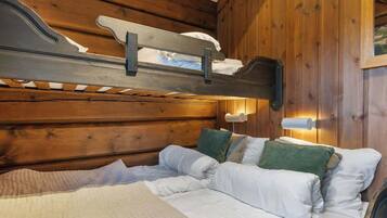 4 habitaciones, tabla de planchar con plancha, wifi y ropa de cama