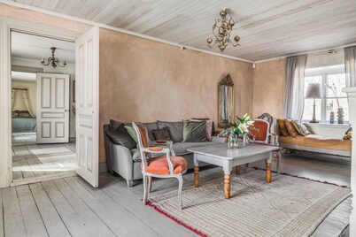 Large Stylish Charming House With Big Garden