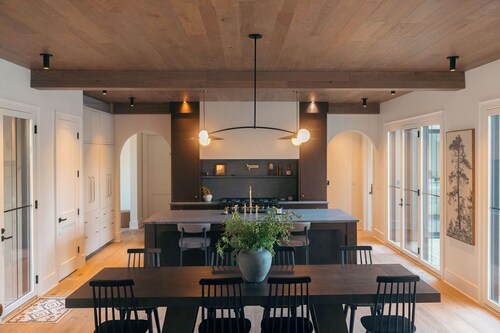 NEW  Luxe Farmhouse w/Pool, Lake & Prairie Views. Camp Loft and Pool House