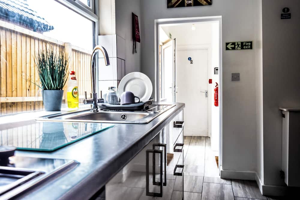 Ensuite6 Woodhouse private bath 2kitchen - Airfield Industrial Estate