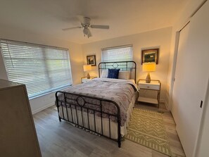 3 bedrooms, iron/ironing board, WiFi, bed sheets