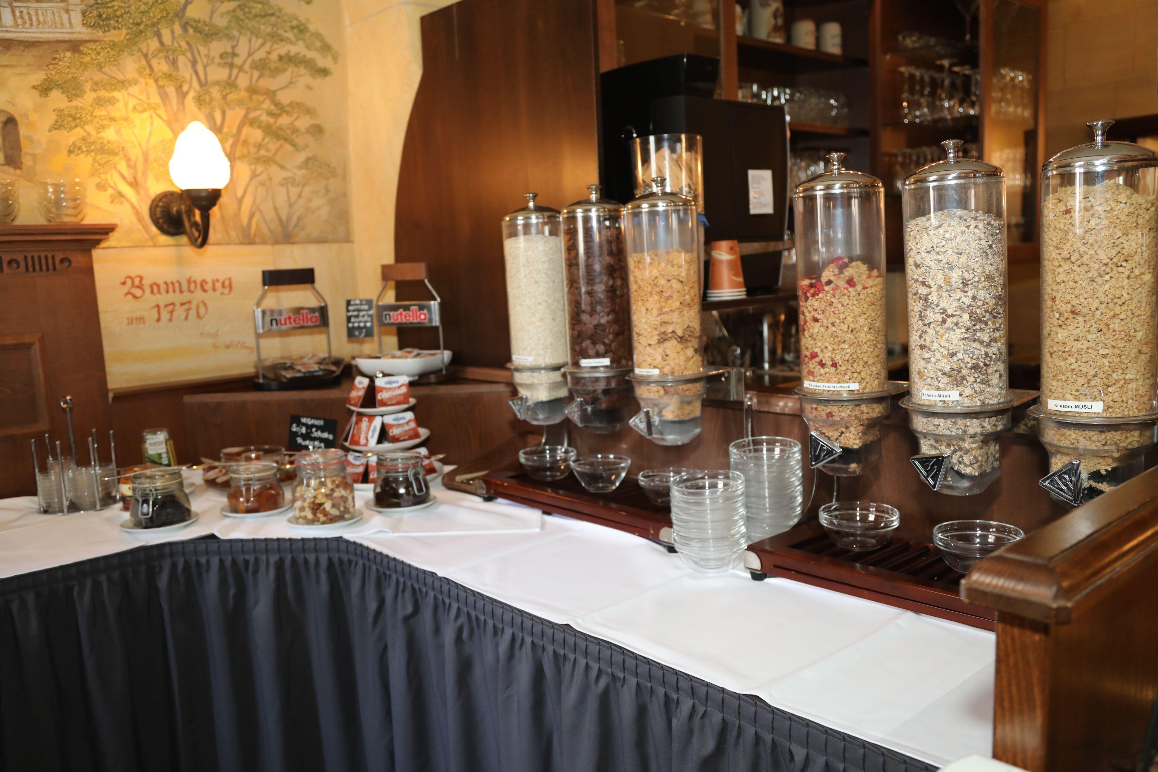 Tägliches Frühstücksbuffet gegen Gebühr