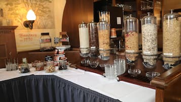 Tägliches inbegriffenes kontinentales Frühstück