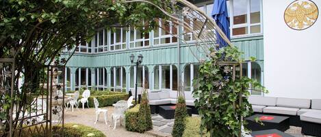 المنشأة من الخارج