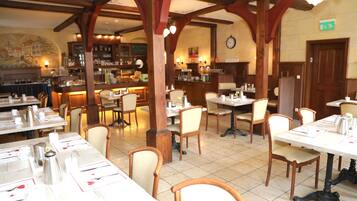 Ilmainen päivittäinen mannermainen aamiainen