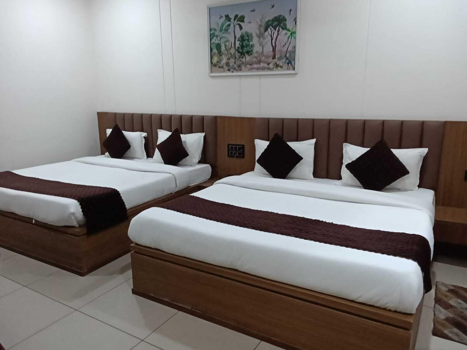 Fyrbäddsrum - utsikt mot staden | Gratis wi-fi