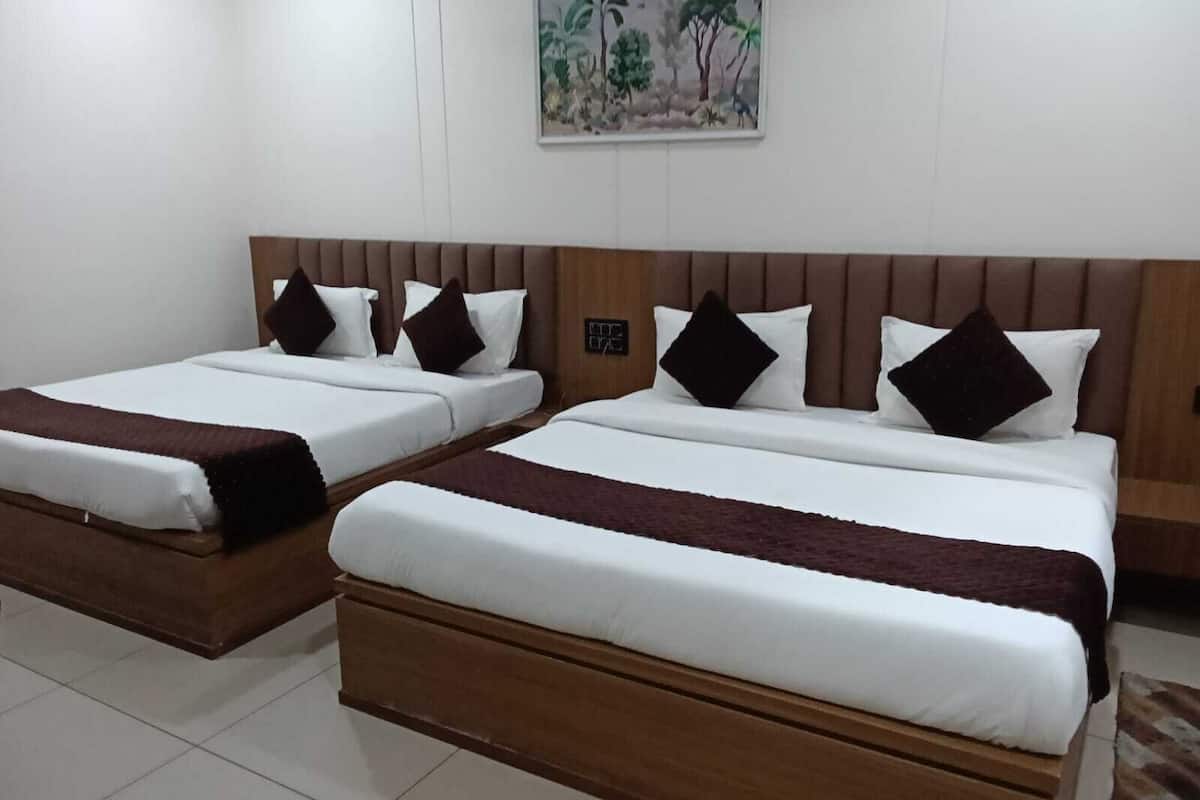 Fyrbäddsrum - utsikt mot staden | Gratis wi-fi