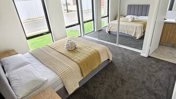 3 bedrooms, iron/ironing board, free WiFi, bed sheets