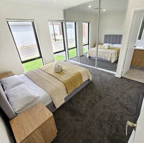 3 quartos, ferros/tábuas de passar roupa, Wi-Fi de cortesia