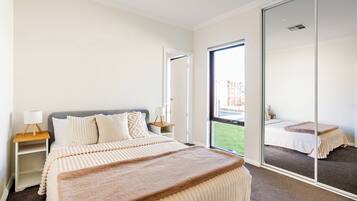 3 bedrooms, iron/ironing board, free WiFi, bed sheets