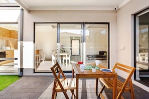 屋外ダイニングエリア