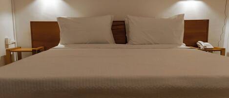 12 slaapkamers, een strijkplank/strijkijzer, wifi, beddengoed