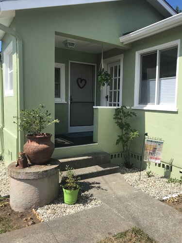 Charming 1-bedroom cottage in Eureka