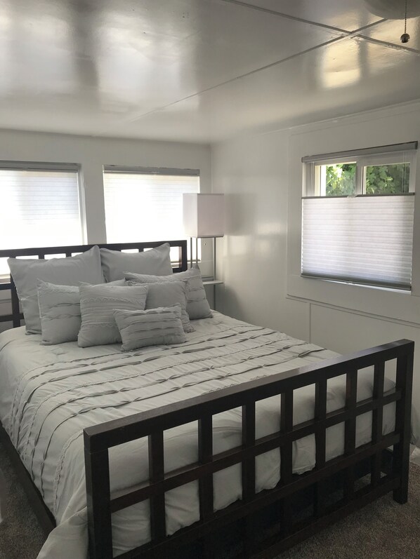 1 chambre, fer et planche à repasser, Wi-Fi, literie fournie