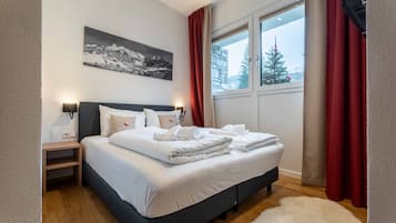 4 bedrooms, iron/ironing board, travel cot, free WiFi