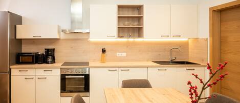 Fridge, oven, dishwasher, coffee/tea maker