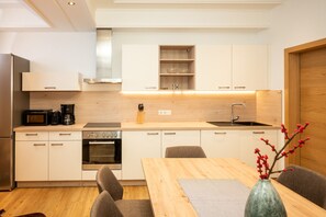 冰箱、微波炉、烤箱、洗碗机