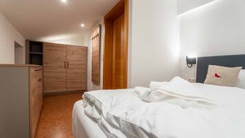 3 bedrooms, iron/ironing board, travel cot, free WiFi