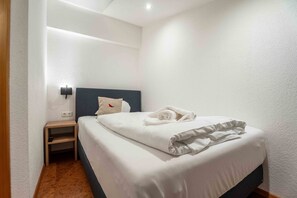 3 chambres, fer et planche à repasser, lit parapluie, Wi-Fi gratuit