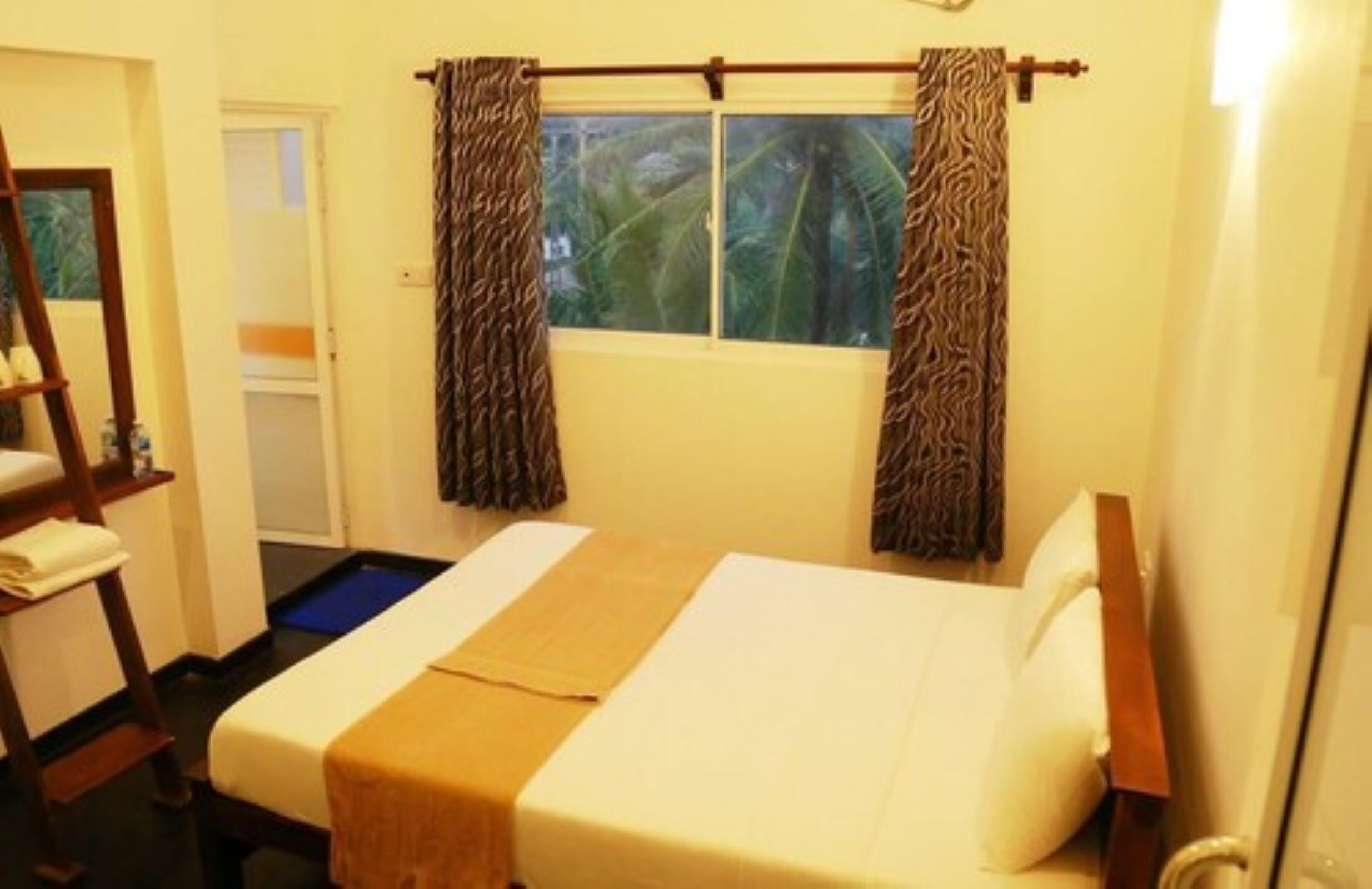 Desk, iron/ironing board, free WiFi