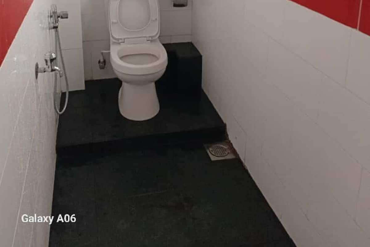 Ducha, toallas, jabón, shampoo