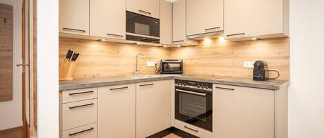 Fridge, microwave, oven, dishwasher