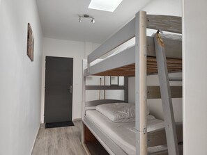 2 makuuhuonetta, silitysrauta/-lauta, Wi-Fi