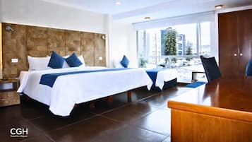 Standard Quadruple Room | Desk, free WiFi