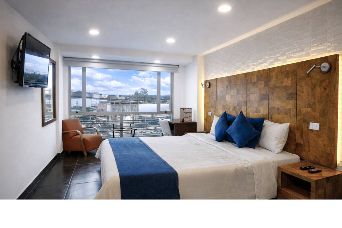 Phòng đôi Superior, 1 giường cỡ king | Bàn, truy cập Internet không dây miễn phí