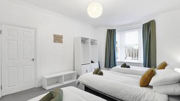 2 bedrooms, iron/ironing board, Internet, bed sheets