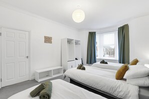 2 bedrooms, iron/ironing board, Internet, bed sheets